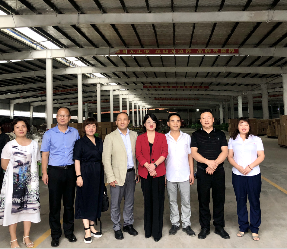 熱烈歡迎各位領(lǐng)導(dǎo)和菲律賓商會(huì)來我廠參觀