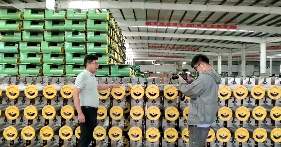 婁底電視臺(tái)綜合頻道婁底新聞聯(lián)播播出《奮斗百年路 啟航新征程 沿著高速看婁底(十一) 雙峰印塘鄉(xiāng):敞開大門喜迎八方客商》